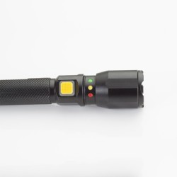 Linterna de Bolsillo con Enfoque CAT 120 lumens
